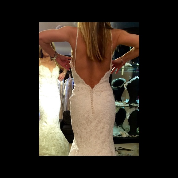 Wedding dress - Picture 4 of 8